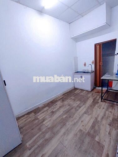 PHÒNG FULL NỘI THẤT. Giá 2.8tr. ĐỐI DIỆN TÒA NHÀ E TOWN, GẦN NHÀ GA T3