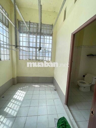 Nhà sân vườn rộng 5 phòng Hẻm 30/4 giá tốt