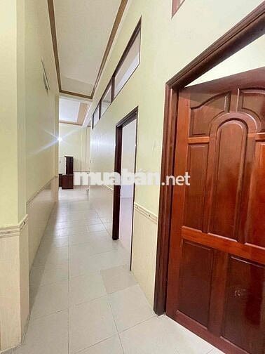 Nhà sân vườn rộng 5 phòng Hẻm 30/4 giá tốt