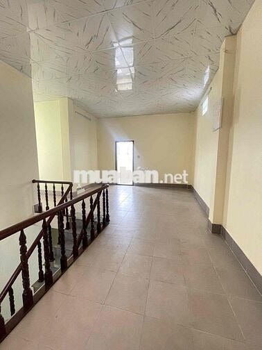 Nhà sân vườn rộng 5 phòng Hẻm 30/4 giá tốt