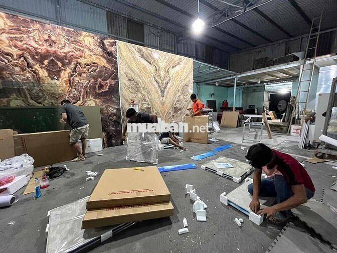 Nhân viên xưởng tranh Bình Tân