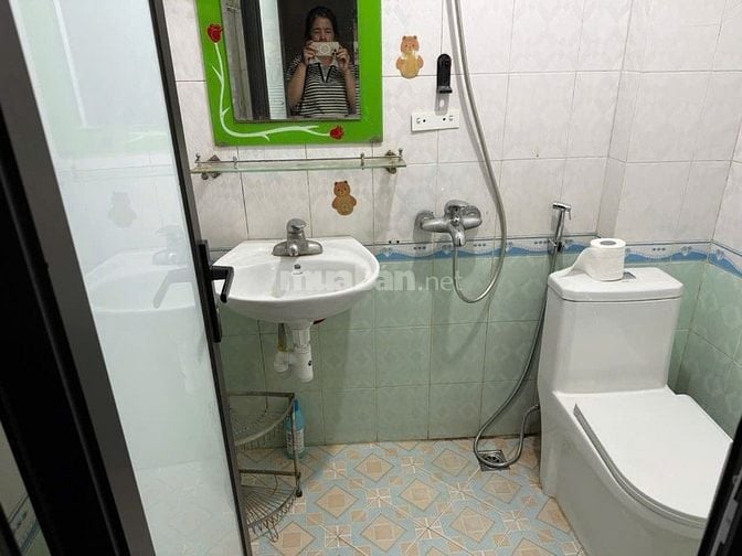 Cho thuê nhà ngõ 262 Nguyễn Trãi, 29m2x 5 tầng, 4PN, gần đường o to 