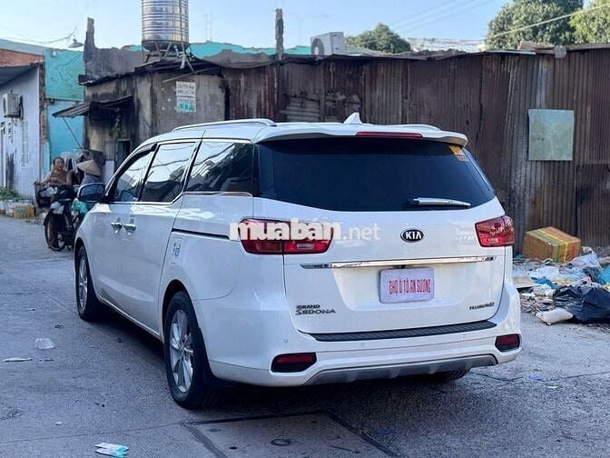 Kia Sedona 2019 Bản Full 7 chỗ Trắng