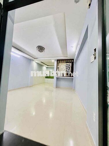 Cho Thuê Nhà Mới Đẹp DT6x20 1Trệt 3Lầu 4Pn 5Wc Sân Đậu 2 Ôtô Ngã Tư Ga