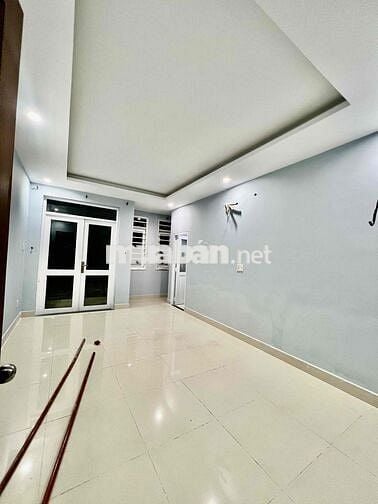 Cho Thuê Nhà Mới Đẹp DT6x20 1Trệt 3Lầu 4Pn 5Wc Sân Đậu 2 Ôtô Ngã Tư Ga