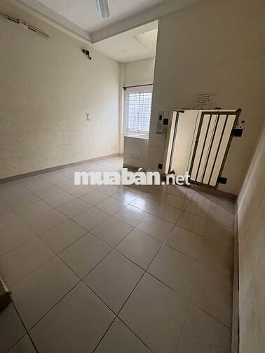 Cho thuê nhà nguyên căn 1004 Lạc Long Quân, TP HCM