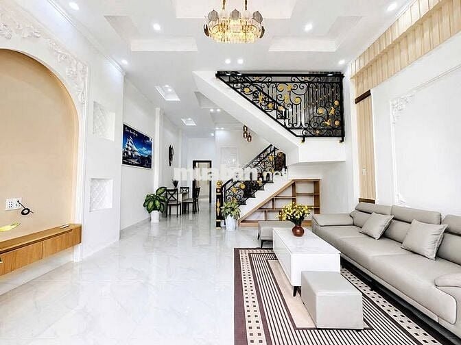 Bán nhà siêu hot tại Nguyễn Thị Lắng, 2,1 tỷ, 100m2, 3PN, 3VS