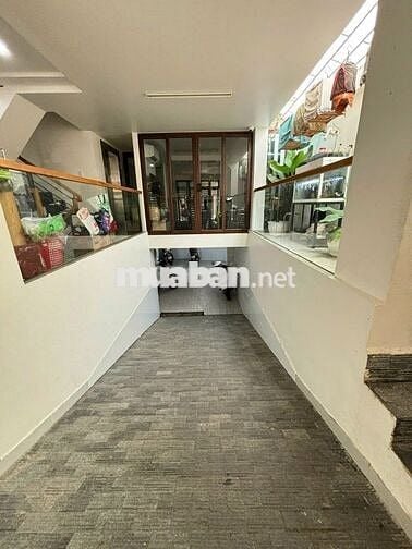 Phòng ban công 35 m²-Full nội thất-Hầm xe-Thang máy-khu Phan Xích Long