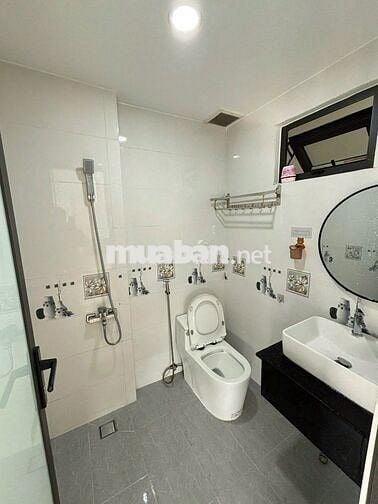 Phòng ban công 35 m²-Full nội thất-Hầm xe-Thang máy-khu Phan Xích Long