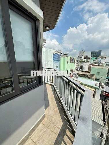 Phòng ban công 35 m²-Full nội thất-Hầm xe-Thang máy-khu Phan Xích Long
