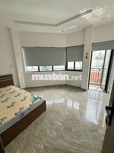 Phòng ban công 35 m²-Full nội thất-Hầm xe-Thang máy-khu Phan Xích Long