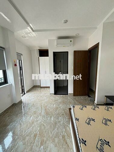 Phòng ban công 35 m²-Full nội thất-Hầm xe-Thang máy-khu Phan Xích Long