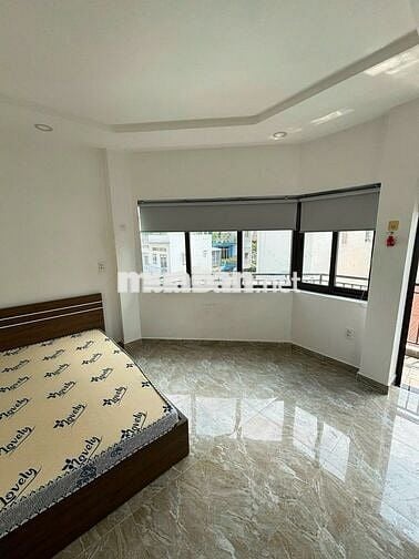 Phòng ban công 35 m²-Full nội thất-Hầm xe-Thang máy-khu Phan Xích Long