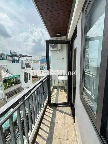 Phòng ban công 35 m²-Full nội thất-Hầm xe-Thang máy-khu Phan Xích Long