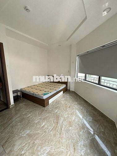 Phòng ban công 35 m²-Full nội thất-Hầm xe-Thang máy-khu Phan Xích Long
