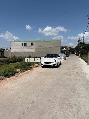 Cách Vinhomes Hóc Môn 5km có lô đất 5,8x15 shr, đường 8m 1 trục đường