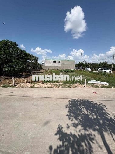 Cách Vinhomes Hóc Môn 5km có lô đất 5,8x15 shr, đường 8m 1 trục đường