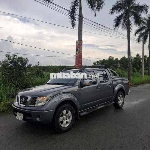 Nissan Navara Xám