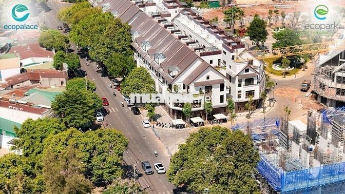 Nhà hai mặt tiền - Xây dựng 5 tầng - Trung tâm phố 