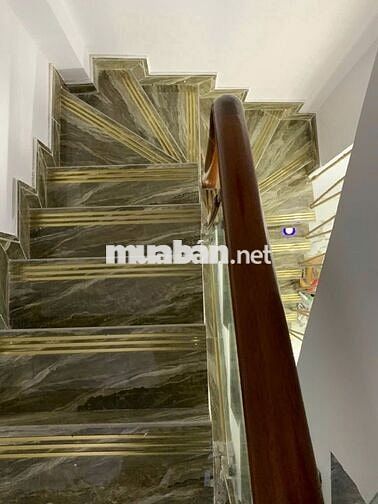 Nhà mới 4 lầu mặt tiền Lý Thái Tổ giá 15,5 triệu 