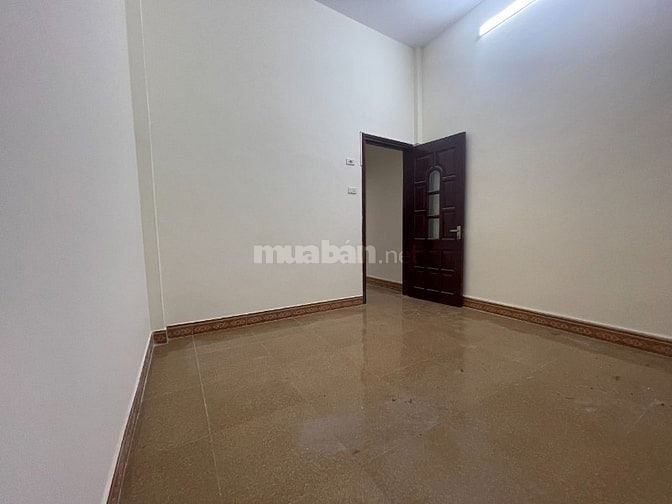 Cho thuê nhà 3 tầng ngõ 21 Quan Nhân, 3 ngủ, 1 vệ sinh, sát Cầu Mọc