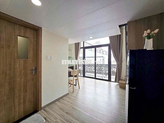 Cho Thuê Căn Hộ Dịch Vụ Ban Công Ngay Luỹ Bán Bích Gần Đầm Sen