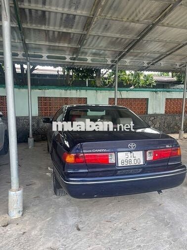 Toyota Camry Xanh 5 chỗ Xăng