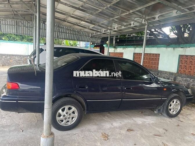 Toyota Camry Xanh 5 chỗ Xăng