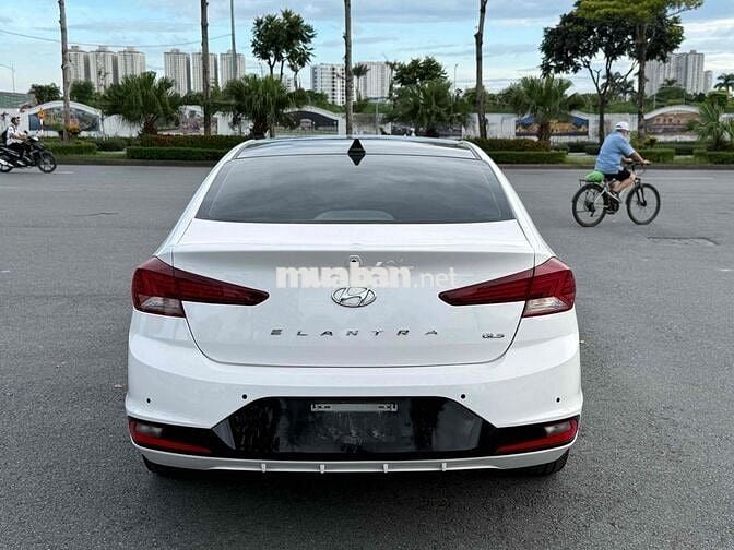 Elantra 2.0Gls 2021 Trắng 7 vạn zin