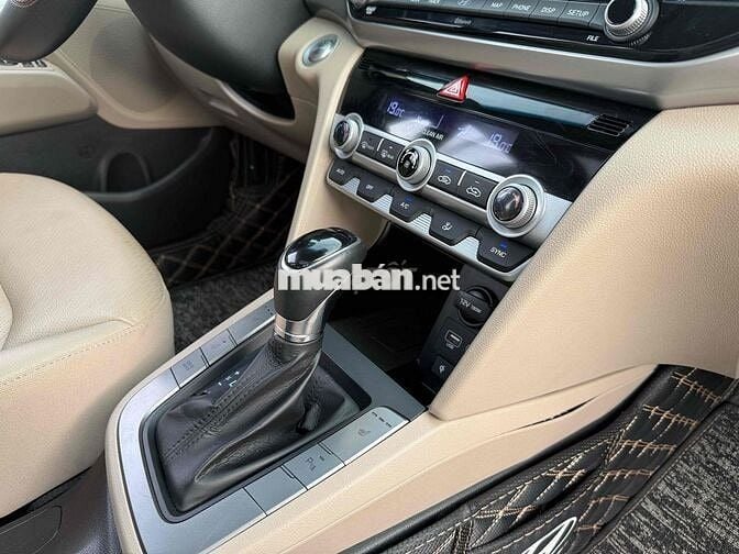 Elantra 2.0Gls 2021 Trắng 7 vạn zin