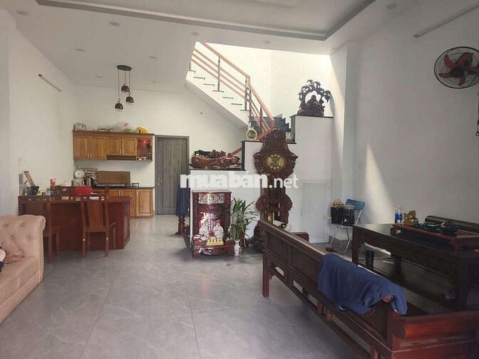 Bán nhà mới mặt tiền đường xe ôtô 5,5x15=82,5m. nhà 1trệt 1lầu.
