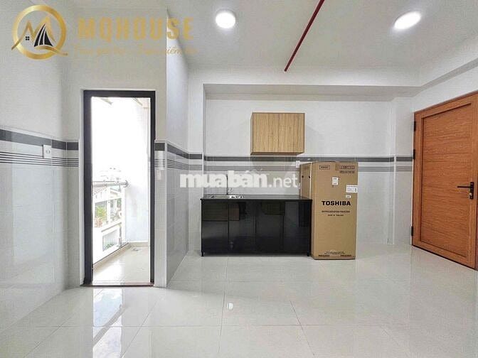 Cho thuê phòng ban công - đầy đủ nội thất -gần Đại Học Văn Lang