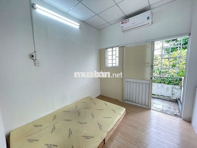 Ban công ngay trung tâm Tân Phú chưa tới 4tr