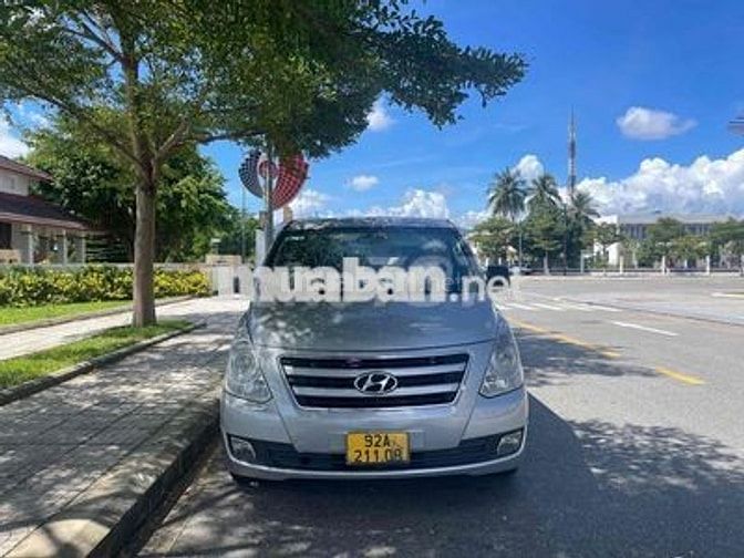Hyundai Starex 216 màu Bạc