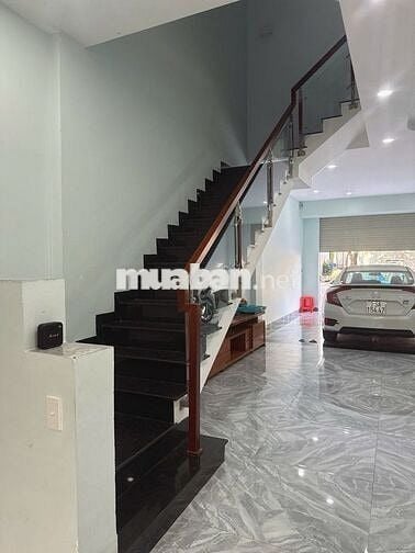 HIẾM.NHÀ 3 TẦNG 110M2 VỊ TRÍ CỰC ĐỈNH NGAY TTHC DĨ AN.VỊ TRÍ CỰC ĐỈNH