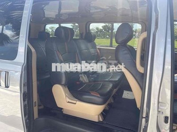 Hyundai Starex 216 màu Bạc