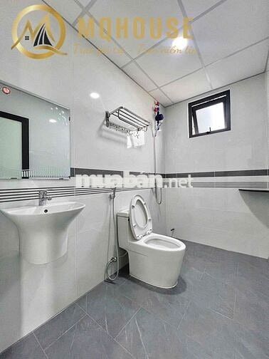 Cho thuê phòng ban công - đầy đủ nội thất -gần Đại Học Văn Lang