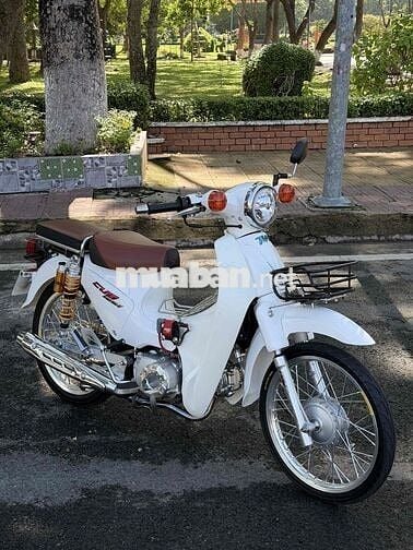 Xe máy độ Honda Cub Trắng Uma 28