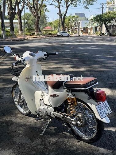 Xe máy độ Honda Cub Trắng Uma 28