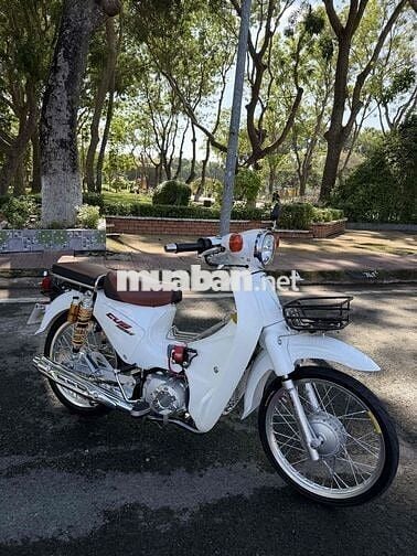 Xe máy độ Honda Cub Trắng Uma 28