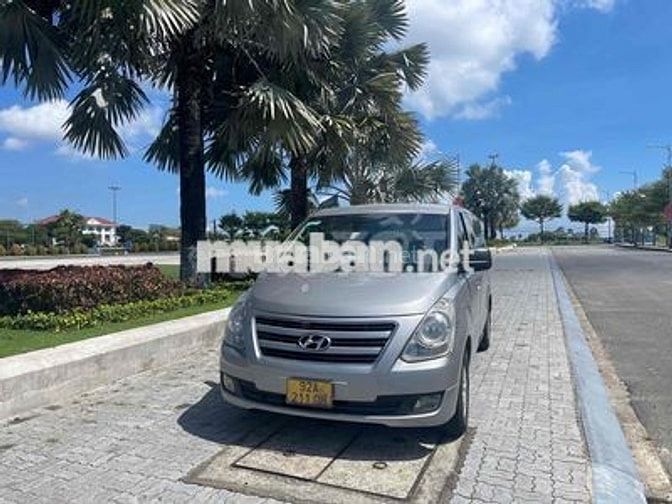 Hyundai Starex 216 màu Bạc