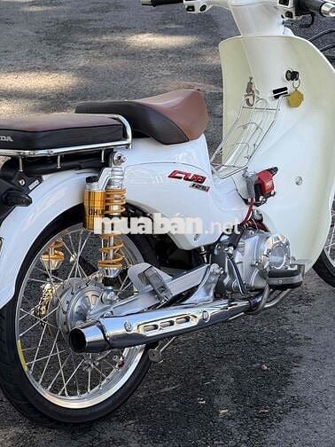 Xe máy độ Honda Cub Trắng Uma 28