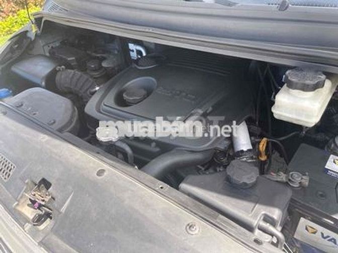 Hyundai Starex 216 màu Bạc