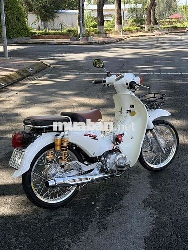 Xe máy độ Honda Cub Trắng Uma 28