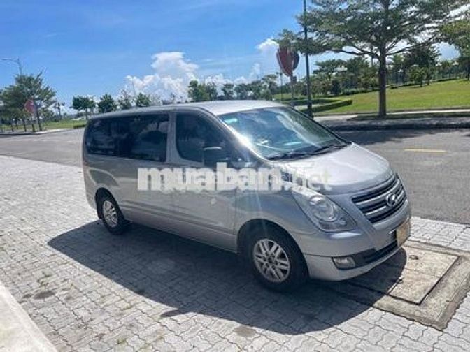 Hyundai Starex 216 màu Bạc