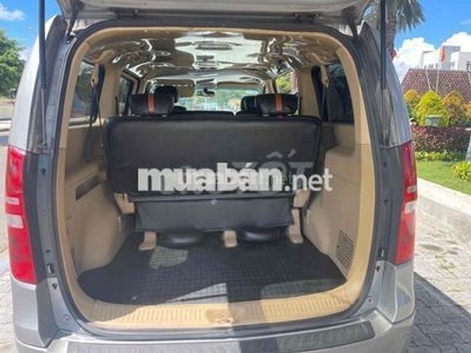Hyundai Starex 216 màu Bạc