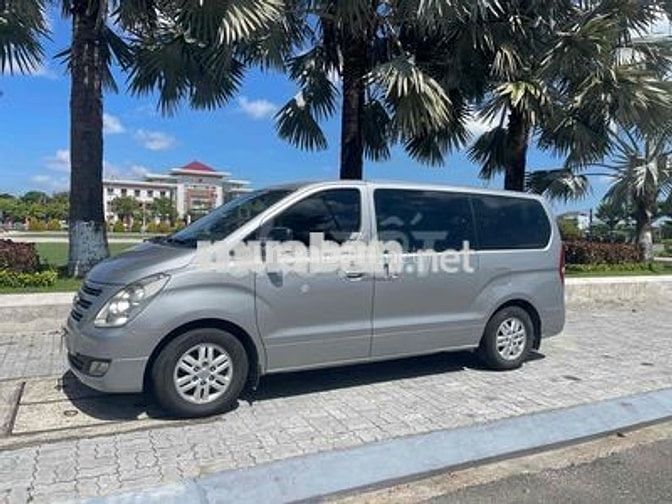Hyundai Starex 216 màu Bạc