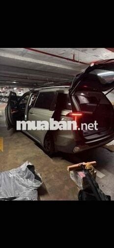 Kia Carnival Xanh rêu 7 chỗ