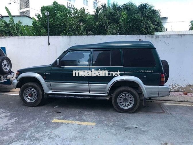 Mitsubishi Pajero V33