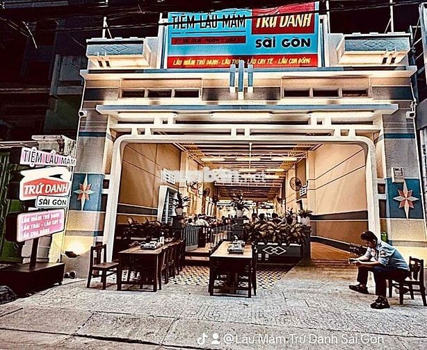*** NHÂN VIÊN NAM PHỤC VỤ